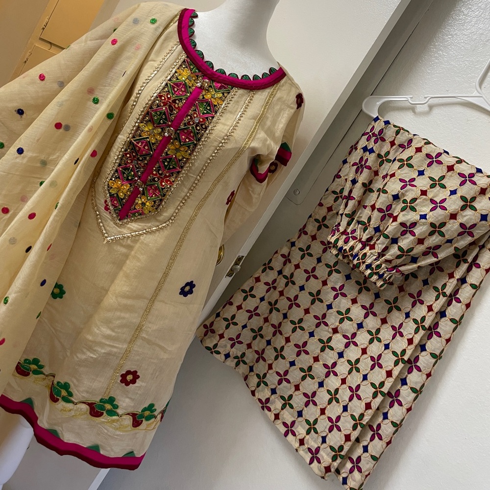 Pakistani trendy traditional dress
